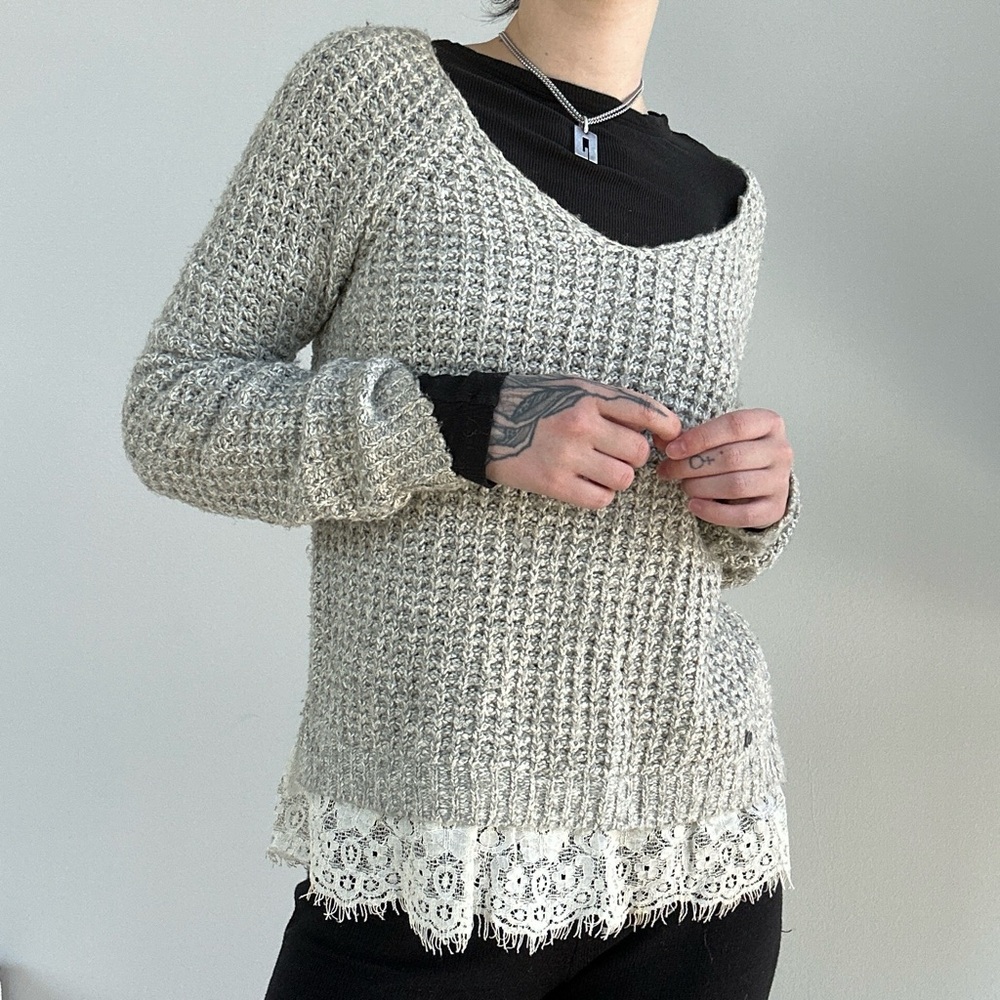 Hollister V-Neck Sweater - Picture 5 of 7